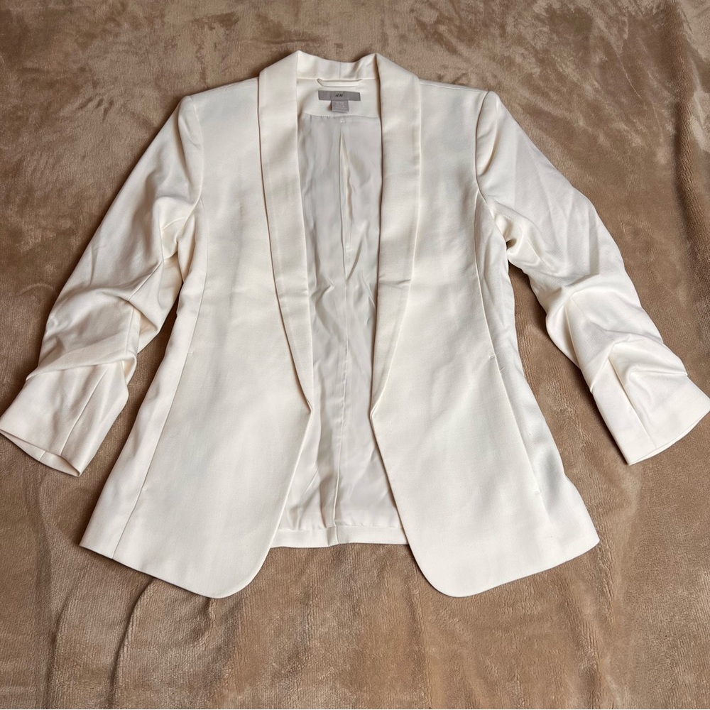 H&M Classic Fitted White Collared Open Blazer with Ruched Sleeves - Size XXS - Picture 2 of 11